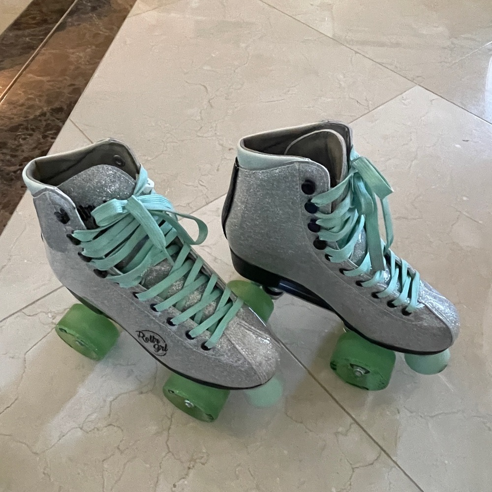 Skating boots